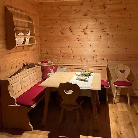 Zirben Zwischen Berg Und * シュタインドルフ・アム・オシアッハー・ゼー