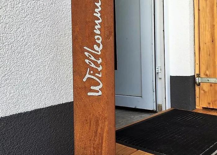 Zirben Zwischen Berg Und Steindorf am Ossiacher See